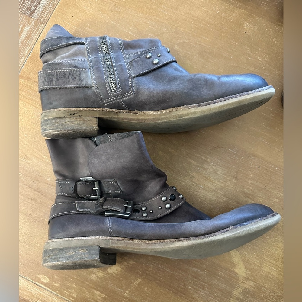 All Leather Made in Italy Gray Booties with straps and zipper